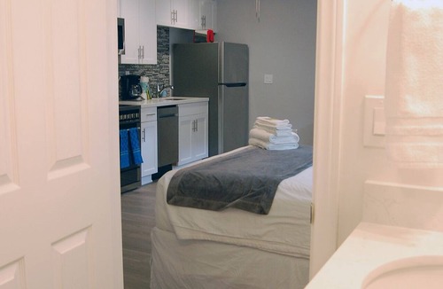 Mission Beach Apartment | Remodeled, Ground Floor Studio #2 just 167 steps to the Best Beach in San Diego!