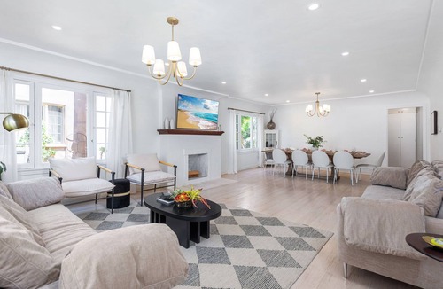 Pico - Robertson Apartment | Remodeled Pico-Robertson Apt · 3BR + Parking