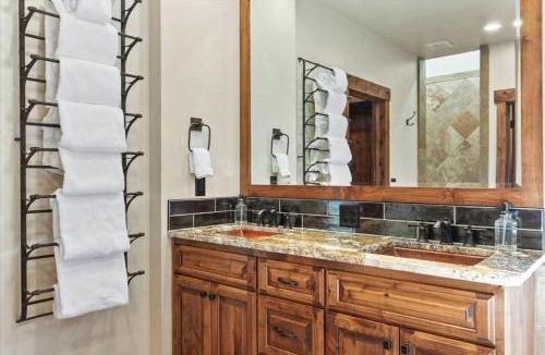 Midtown House | Reno Basecamp 2 King Suites, Walk to Food and Fun