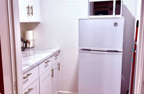 Reno Apartment | Reno Suite Retreat: Private, Central and Scenic. Studio w/kitchenette/no sink