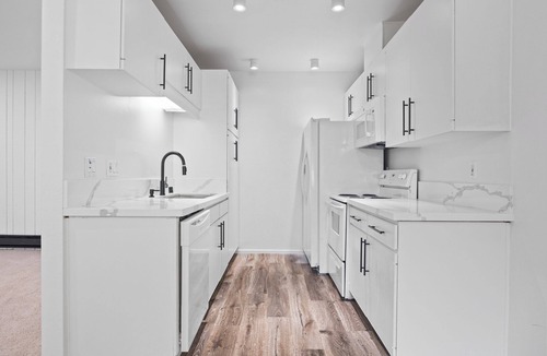 Northwest San Pedro Condo | Renovated 1-Bedroom Condo with AC, Swimming Pool & Fitness Room in San Pedro!