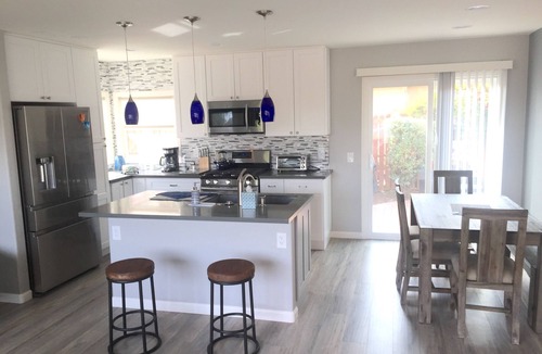 South Oceanside House | Renovated bungalow, Private backyard, near beach/restaurants, AC, Bikes