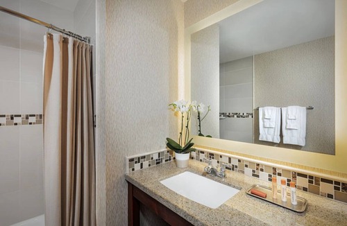 Central Mission Beach Hostel | Resort Queens at Bahia Resort Hotel, Spa & Tennis, Steps from Mission Bay