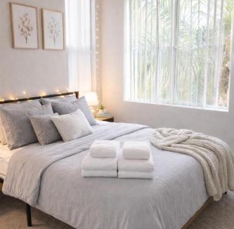 Marina del Rey Apartment | Resort Style 1 & 2 Bedroom Living Near Venice & MDR with Pool & Gym