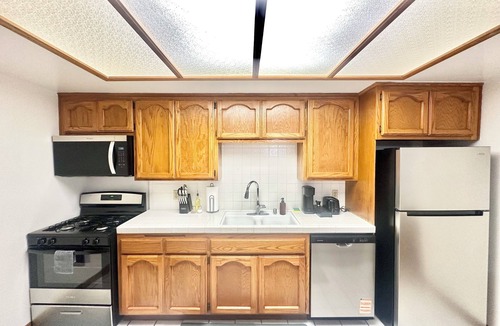 Fountain Valley Condo | Resort Style Stay near Beaches, Disneyland, Los Angeles & more