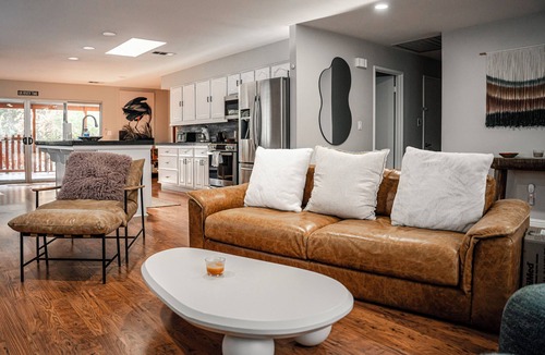 Three Rivers House | River, Pool, and Jacuzzi in 4 Bedroom House