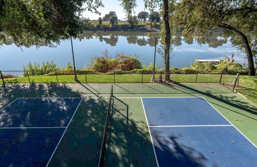 Pleasant Grove House | River Retreat w/Boat Dock + Pickleball Court!