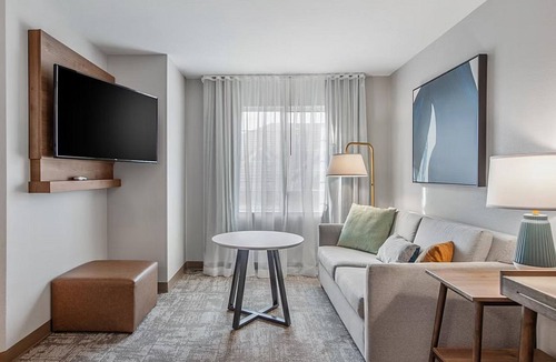 Pleasant Grove Apartment | Rocklin Suite with Kitchen | Free Daily Breakfast