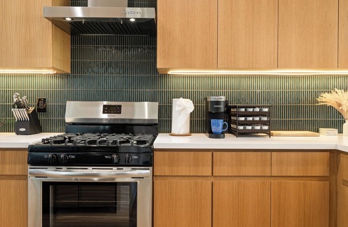 Historic Filipinotown House | Rooftop 3B/2.5BA House-Near Dodger Stadium + DTLA