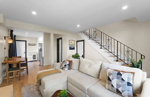 Alamitos Beach House | Rooftop Hot Tub & Fire pit - Games - BBQ - EV Charger