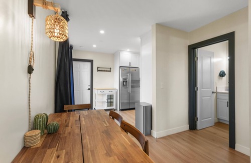 Alamitos Beach House | Rooftop Hot Tub & Fire pit - Games - BBQ - EV Charger
