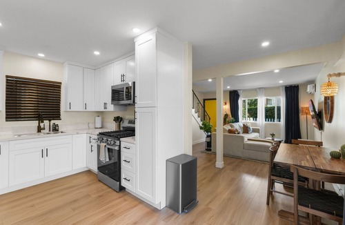Alamitos Beach House | Rooftop Hot Tub & Fire pit - Games - BBQ - EV Charger