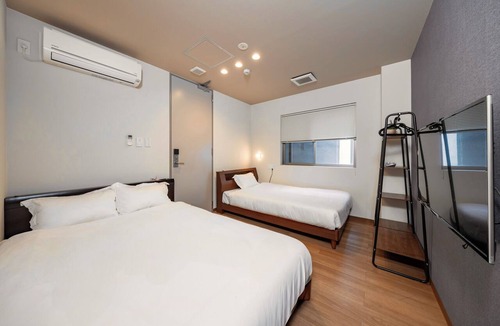 Tennoji Hotel | Rooftop Terrace | 5-Bedroom Private Building | 14 Beds | 3 Minutes to the Station | Near Namba