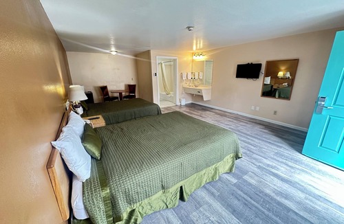 Watsonville Hotel | ROYAL INN