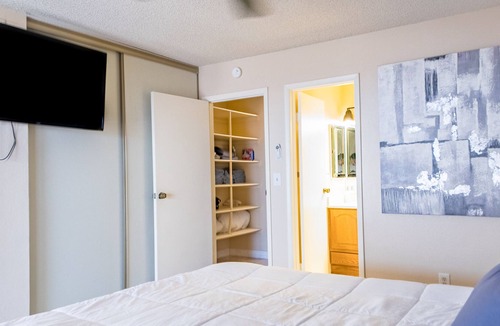 Henderson House | Royalty Stay At Princess Ann Court- All Amenities Included
