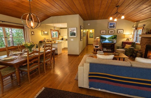Northwood House | Russian River Retreat! Hot Tub Near Golf Dogs OK–Little Red House +