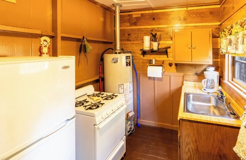 Blairsden-Graeagle Cabin | Rustic Bear Cabin at Historic Camp Layman | Feather River Getaway