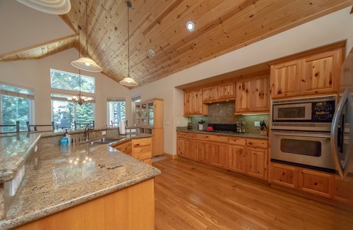 Montgomery Estates House | S. Tahoe Luxury Home, 5 Minutes to Heavenly lodge