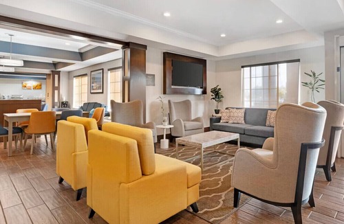 Southeastern Sacramento Hotel | Sacramento King Studio w/Gym & Pool