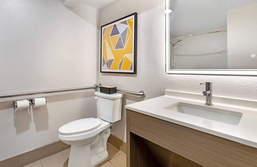 Southeastern Sacramento Hotel | Sacramento King Studio w/Gym & Pool