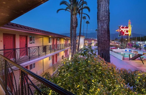 Burbank Hotel | Safari Inn Burbank-Universal, a Coast Hotel