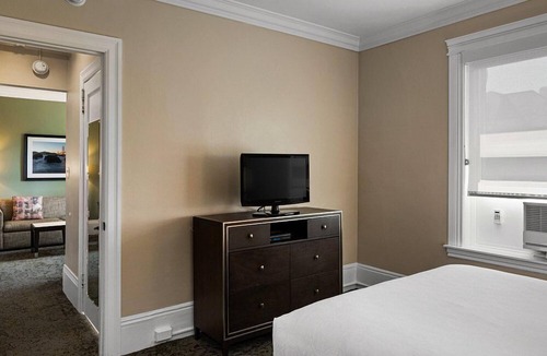 Lower Nob Hill Resort | San Francisco | Couples Urban Retreat | Wi-Fi + Gym