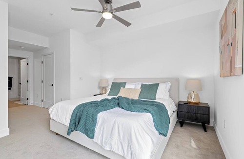 Marina Peninsula Bed & Breakfast | Sapphire Loft – Stunning Two-Story Marina Escape Top-Floor Retreat