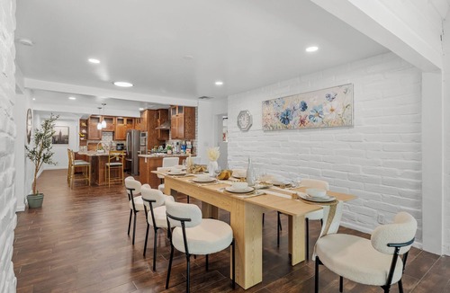 Mount Helix House | Sauna, Gym, Pool, 7 Bed, Parking Yard, Ranch Style