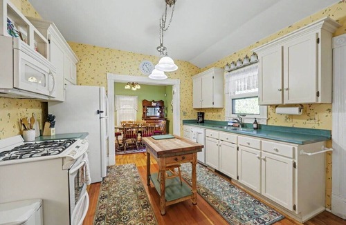 Siskiyou-Hargadine Historic District House | Savage Upon Siskiyou | Prime OSF Location