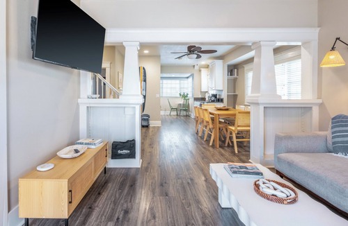 West Newport House | Sea Sight by AvantStay | Walk to Newport Beach