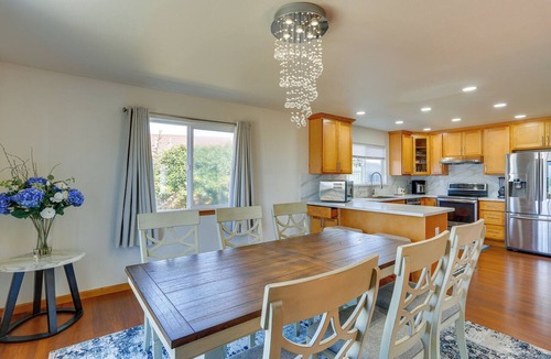Eureka Cottage | Seaside Eureka Vacation Rental w/Bay Views!