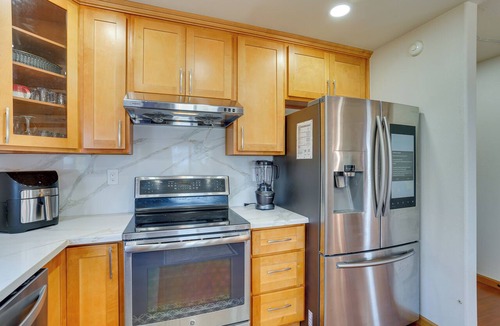 Eureka Cottage | Seaside Eureka Vacation Rental w/Bay Views!