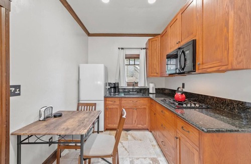 University City House | Secluded Garden Cottage Walk to Shops + 55” TV