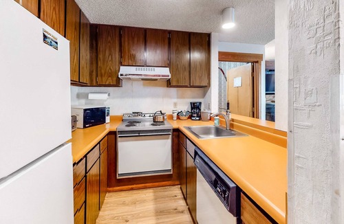 Tahoe Woods Condo | Second-Level Condo with Free WiFi, Wood Fireplace, Shared Outdoor Pool, & Views