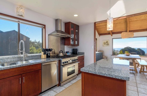 Sea Ranch House | Serene 3 BR Sleeps 8 with Hot Tub & EV Charger!
