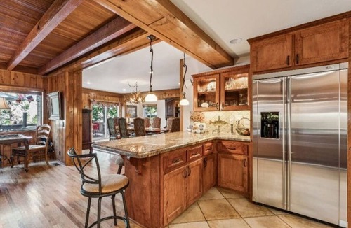 Blue Jay House | Serene 6-bedroom lake front house in beautiful Lake Arrowhead