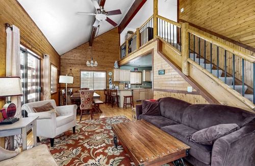 Serene Lakes House | Serene cabin - cozy, dog-friendly retreat with modern amenities & rustic charm