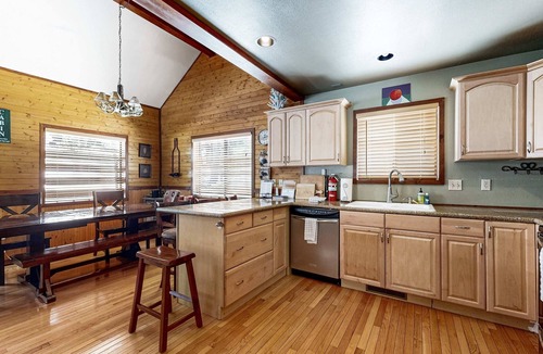 Serene Lakes House | Serene cabin - cozy, dog-friendly retreat with modern amenities & rustic charm