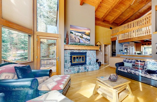 Ponderosa Palisades House | Serene home with fireplace, wood stove, kitchen, W&D, hot tub, & gas grill