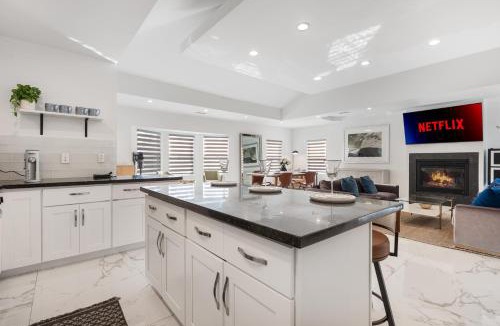 North Central House | Serene Luxe Residence near Rose Bowl-2BR Front House
