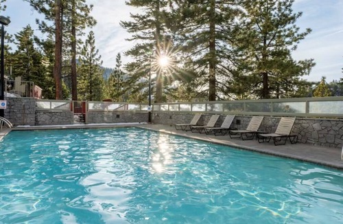 Tahoe Village Apartment | Serene Resort w/15 Hot Tubs Near Heavenly Mountain – Soak in Mountain Views