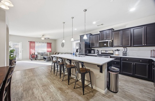 Greenacres House | Serenity House Spacious 4-bedroom house in perfect Bakersfield with AC