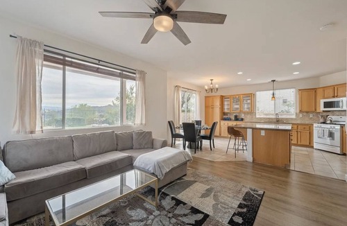 Castaic House | Serenity Peaks Villa at Castaic Lake