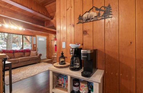 Big Bear House | Shady Pine Cottage - This adorable cabin is the perfect getaway for your next stop in the mountains!