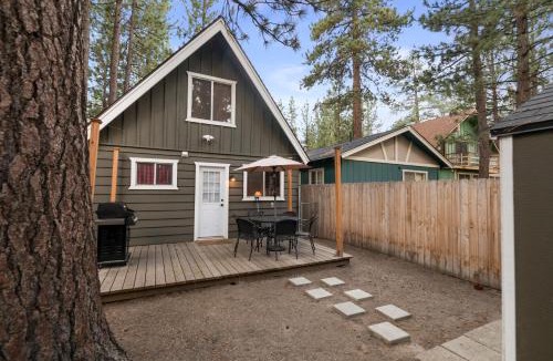 Big Bear House | Shady Pine Cottage - This adorable cabin is the perfect getaway for your next stop in the mountains!
