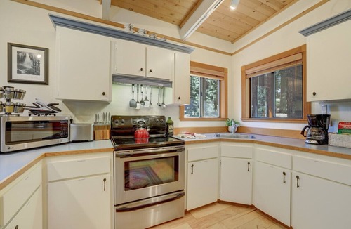 Country Club Estates Cabin | Shady Pines - AC + Pets + Hot Tub