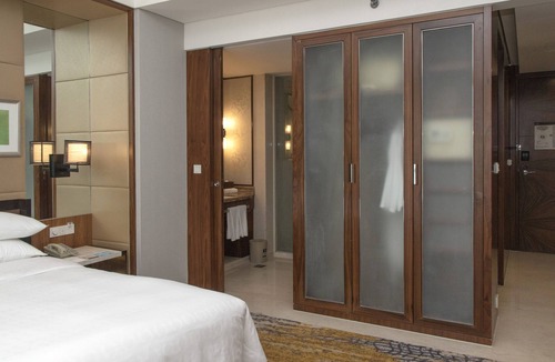 Lujiazui Hotel | Sheraton Grand Shanghai Pudong Hotel & Residences