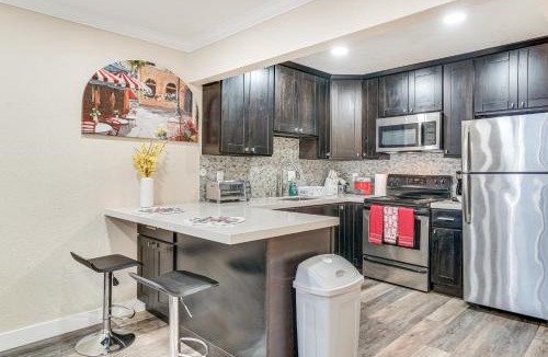 Pleasanton House | Shop, Hike & Sip Wine: Pleasanton Gem w/Balcony!