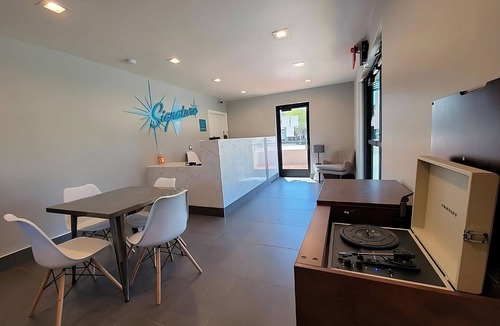 Newhall Hotel | Shopping Spree at Westfield Valley Fair Shopping Mall! 3 Units W/FREE Parking