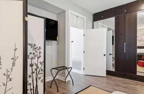 East Village Condo | Shoreline Zen - 7 Day Min. - 2 Bed/1.5 Bath 1800sqft Loft - Beach